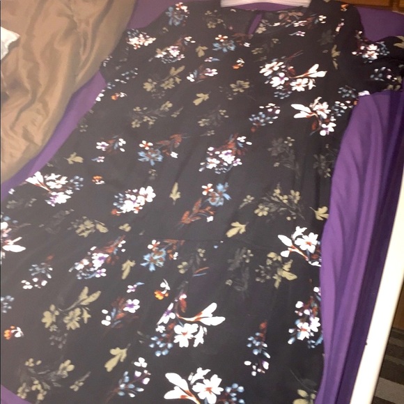 Reitman’s Gorgeous Floral Knee Length Dress! - Picture 7 of 8